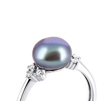 Серебряное кольцо с жемчугом и фианитами (1788чб/1р-PBL): купить
