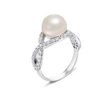 Серебряное кольцо с жемчугом и фианитами (1772/9р-PWT)
