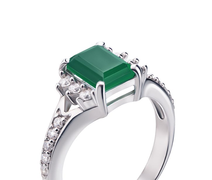Серебряное кольцо с зеленым агатом и фианитами (1656/9р): недорого