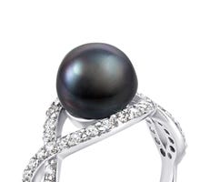Серебряное кольцо с жемчугом и фианитами (1772/9р-PBL): купить